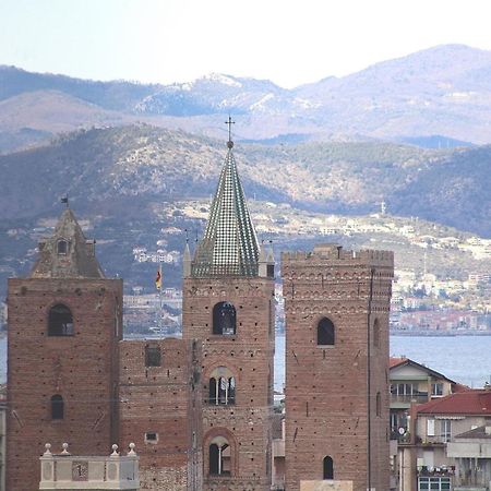 Largodoria - Viaarchivolto, Box Auto Privato Incluso Apartment Albenga Luaran gambar