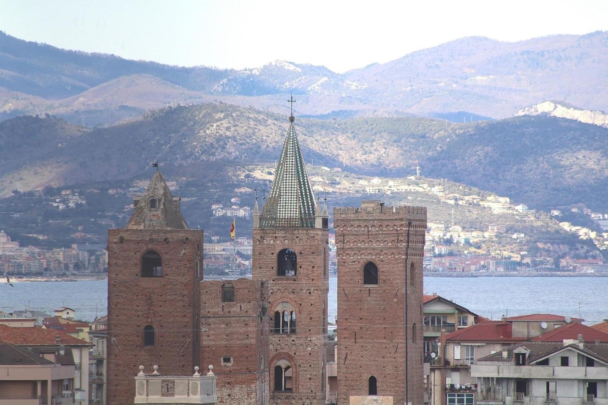 Largodoria - Viaarchivolto, Box Auto Privato Incluso Apartment Albenga Luaran gambar